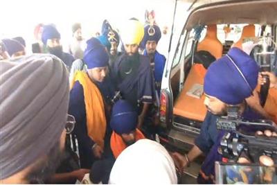 ਗੁਰਦੁਆਰਾ ਸਿੰਘ ਸ਼ਹੀਦਾਂ ਸੋਹਾਣਾ ਵਿਖੇ ਜੱਥੇਦਾਰ ਦੀ ਮੌਜੂਦਗੀ 'ਚ ਹੰਗਾਮਾ, ਤਣਾਅਪੂਰਨ ਬਣਿਆ ਮਾਹੌਲ