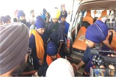 गुरुद्वारा सिंह शहीदां सोहाना में जत्थेदार की मौजूदगी में हंगामा, तनावपूर्ण बना माहौल