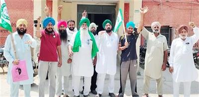 ਬਿਜਲੀ ਸੰਕਟ ਨੂੰ ਲੈ ਕੇ ਕਿਸਾਨਾਂ ਦਾ ਗੁੱਸਾ ਫੁੱਟਿਆ, ਸ੍ਰੀ ਮੁਕਤਸਰ ਸਾਹਿਬ ਵਿਖੇ ਐਕਸੀਅਨ ਦਫ਼ਤਰ ਅੱਗੇ ਵਿਸ਼ਾਲ ਧਰਨਾ