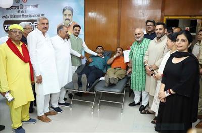 राष्ट्रीय चिकित्सक दिवस पर हरियाणा विधान सभा सचिवालय में रक्तदान का उत्साह