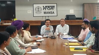 पंजाब राज्य खाद्य आयोग के चेयरमैन बाल मुकंद शर्मा ने समीक्षा बैठक में राशन डिपो, आंगनवाड़ी केंद्रों और मिड-डे मील व्यवस्था का लिया जायजा