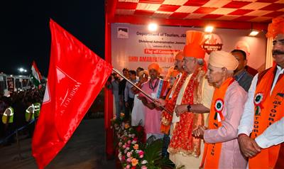 अमरनाथ यात्रा 2026: बाबा बर्फानी की यात्रा के लिए उपराज्यपाल ने जम्मू से पहले जत्थे को हरी झंडी दिखाकर किया रवाना