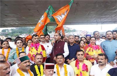Mandi: चुनावी नतीजों से खिसकी सुक्खू सरकार के पैरों तले जमीन : जयराम