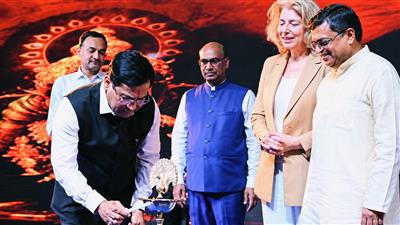 भारत ने जारी किया पहला मेड-इन-इंडिया एक्जिम शिपिंग कंटेनर, मर्स्क ने दिए 1,000 और ऑर्डर, समुद्री आत्मनिर्भरता की ओर बड़ा कदम