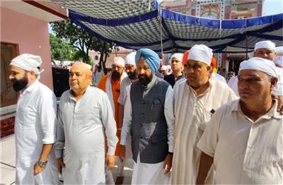 Jalandhar : डेरा सचखंड बल्लां पहुंचे BJP प्रदेश अध्यक्ष केवल सिंह ढिल्लों, लिया आशीर्वाद