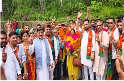 हमीरपुर जिला परिषद में BJP की जीत, अनीता शर्मा अध्यक्ष और गुरदीप सिंह बने उपाध्यक्ष