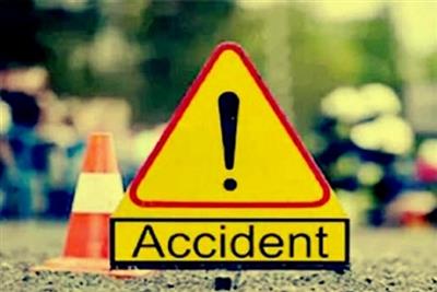 उत्तर प्रदेश: इटावा में ट्रक से टकराई बस, ड्राइवर और कंडक्टर की मौके पर मौ*त, 20 से अधिक यात्री घायल