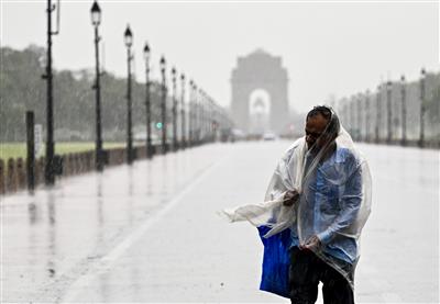दिल्ली-NCR में भारी मॉनसून बारिश: नोएडा-गाजियाबाद में जलभराव, सीएम रेखा गुप्ता ने जारी किया हाई अलर्ट