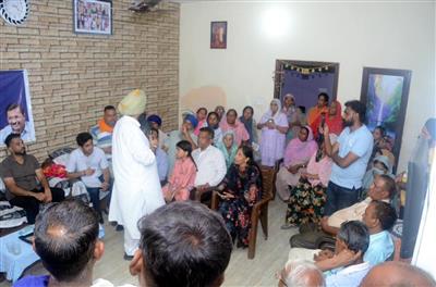 डिप्टी स्पीकर जय कृष्ण सिंह रौड़ी ने लोक मिलनी के दौरान गांव सोली के लोगों को दिया बड़ा तोहफा; सड़कों के लिए 60 लाख रुपये की ग्रांट जारी