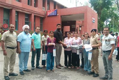 सालभर गली क्रिकेट को बढ़ावा देने के लिए यूटीसीए ने वितरित किए क्रिकेट और मेडिकल किट