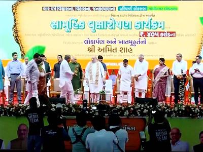 अहमदाबाद में अमित शाह ने शुरू किया वृक्षारोपण कार्यक्रम, 405 करोड़ की कई विकास परियोजनाओं का भी शुभारंभ