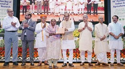 आईसीएआर ने एक वर्ष में 44 फसलों की 386 उन्नत किस्में विकसित कीं, 94% जलवायु-अनुकूल : शिवराज सिंह चौहान