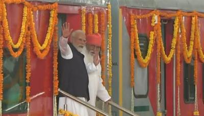 ਜਲੰਧਰ ਪਹੁੰਚੇ ਪ੍ਰਧਾਨ ਮੰਤਰੀ ਮੋਦੀ ਨੇ ਸੰਤ ਨਿਰੰਜਨ ਦਾਸ ਨਾਲ ਕੀਤੀ ਮੁਲਾਕਾਤ