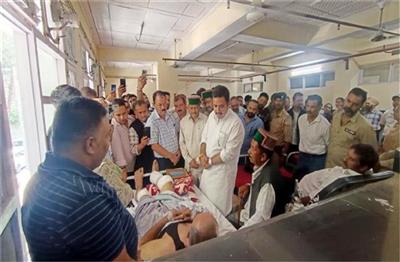 मंत्री विक्रमादित्य सिंह ने रामपुर बस हादसे के घायलों का जाना कुशलक्षेम, बेहतर उपचार के दिए निर्देश