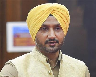 'यह तो बस शुरुआत है, अभी और भी बहुत कुछ होगा...' BJP के मंच से बोले हरभजन सिंह