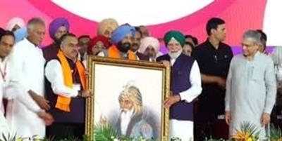 PM मोदी का जालंधर दौरा: AAP-कांग्रेस पर बड़ा हमला, बोले- 'एक कर्ज में डूबी, दूसरी कुर्सी के लिए लड़ रही'