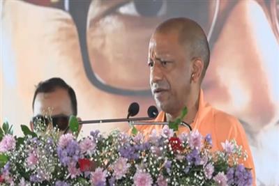 राष्ट्र निर्माण सिर्फ अधिकारों की मांग से नहीं, बल्कि कर्तव्यों के ईमानदारी से निर्वहन से संभव: मुख्यमंत्री योगी