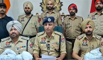 फाजिल्का में पुलिस की बड़ी कार्रवाई, 760 ग्राम हेरोइन और अवैध हथियारों के साथ 6 आरोपी गिरफ्तार