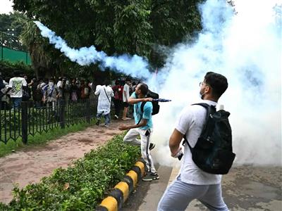 CJP के प्रदर्शन के बीच अमित शाह से मिले शिक्षा मंत्री धर्मेंद्र प्रधान; संसद के पास बढ़ा बवाल