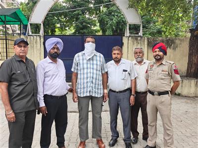 10,000 रुपये की रिश्वत लेते सहायक उप-निरीक्षक को विजिलेंस ब्यूरो ने रंगे हाथ  किया काबू