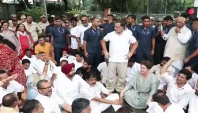 PM ਰਿਹਾਇਸ਼ ਦੇ ਨੇੜੇ ਧਰਨੇ 'ਤੇ ਬੈਠੇ ਰਾਹੁਲ ਅਤੇ ਪ੍ਰਿਯੰਕਾ ਗਾਂਧੀ