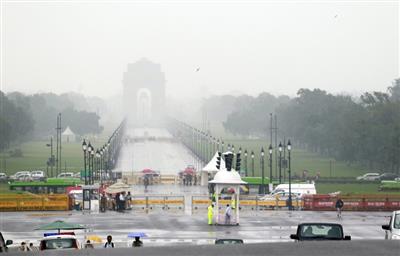 बारिश और हवाओं से हुआ दिल्ली-एनसीआर का मौसम सुहावना, गर्मी से मिली राहत