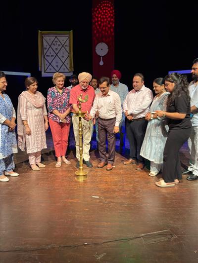 सुचेतक रंगमंच ने ‘वकत तैनू सलाम है’ नाटक के साथ टैगोर थिएटर में रंग जमाया