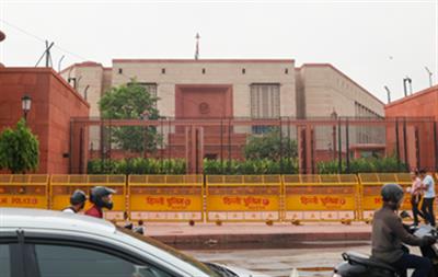 संसद के मकर द्वार पर विपक्ष के खिलाफ प्रदर्शन करेंगे NDA सांसद