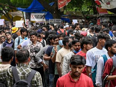 जंतर-मंतर पर संक्रामक वायरल बुखार फैलने की आशंका, मौके पर मौजूद डॉक्टर्स ने चेताया