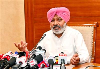 गवर्नर से अपील की कि वे तुरंत ऑर्डिनेंस को मंज़ूरी दें और सालों से इंतज़ार कर रहे हज़ारों आउटसोर्स कर्मचारियों को इंसाफ़ दिलाएं: हरपाल सिंह चीमा