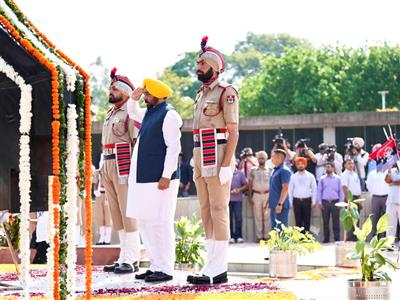 मुख्यमंत्री भगवंत सिंह मान ने कारगिल युद्ध के शहीदों को श्रद्धांजलि अर्पित की; कहा— उनकी अद्वितीय शहादत आने वाली पीढ़ियों को प्रेरित करती रहेगी