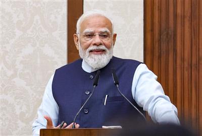 सदाचारी मनुष्य समाज में प्रतिष्ठा और सज्जनों का आदर प्राप्त करता है: पीएम मोदी