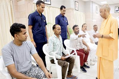 परेशान कतई न हों, हर उचित समस्या का निष्पक्षता से कराएंगे समाधानः मुख्यमंत्री योगी