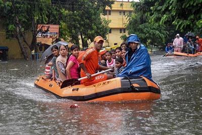 गुजरात: भारी बारिश से वनितलाव का संपर्क टूटा, लोगों को सुरक्षित निकालने में जुटा प्रशासन