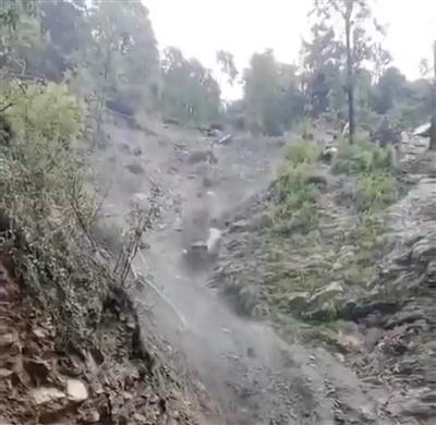 बारिश और भूस्खलन से चारधाम यात्रा पर रोक, यात्रियों की सुरक्षा के लिए प्रशासन अलर्ट