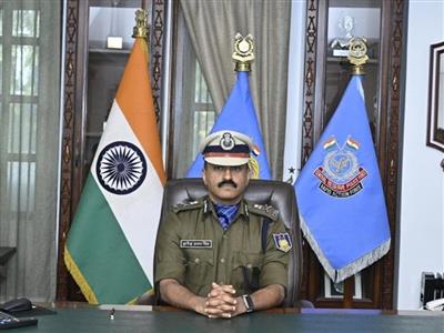 मैं लूंगा जिम्मेदारी, डरने की जरूरत नहीं… छात्रों पर हिंसा के आरोप के बीच जवानों से बोले CRPF चीफ
