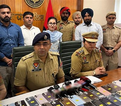 गुरदासपुर पुलिस की बड़ी पहल: 120 मोबाइल बरामद कर मालिकों को लौटाए