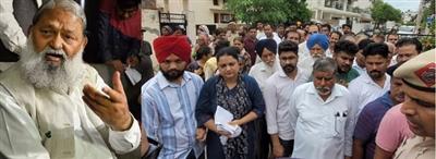 जमीन धोखाधड़ी के मामलों में अनिल विज सख्त, डीएसपी को कार्रवाई करने के निर्देश