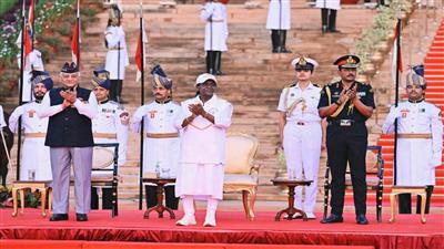 राष्ट्रपति मुर्मु ने पीबीजी सोल्जरथॉन को दिखाई हरी झंडी, मांडविया ने एनसीसी साइक्लोथॉन में लिया हिस्सा