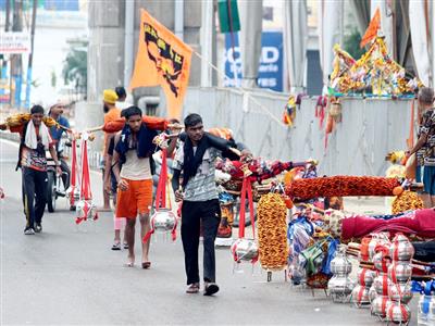 यूपी में एआई कैमरों से कांवड़ यात्रा मार्ग पर 24 घंटे हो रही निगरानी, सोशल मीडिया पर भी कड़ी नजर