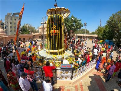 सावन का पहला सोमवार आज: देशभर में हर-हर महादेव की गूंज, मंदिरों में उमड़ी भक्तों की भीड़