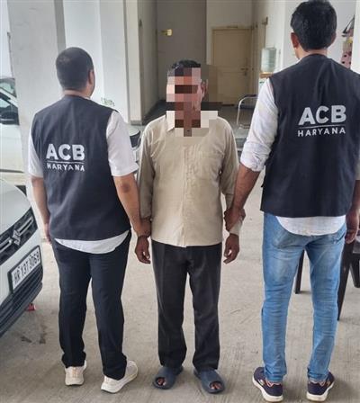 ₹3,000 रिश्वत लेते फायरमैन रंगे हाथ गिरफ्तार, कार में आग की रिपोर्ट के एवज में मांगी थी घूस