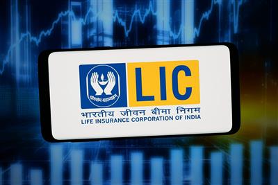 LIC के सबसे बड़े OFS से सरकार की बड़ी कमाई, ₹31,552 करोड़ जुटाए