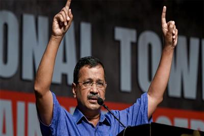 कुछ साल पेट्रोल-डीजल की गाड़ियां खरीदने से बचें, E20 नीति पर केजरीवाल ने उठाए सवाल