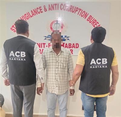 लाइन शिफ्ट करने के नाम पर 15 हजार रुपए की रिश्वत लेते DHBVN का लाइनमैन रंगे हाथ गिरफ्तार