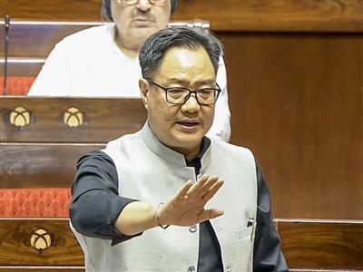 राज्यसभा में खड़गे-रिजिजू के बीच तीखी बहस, संसदीय कार्य मंत्री बोले -गृह मंत्री सुबह से रात तक संसद परिसर में मौजूद रहते हैं