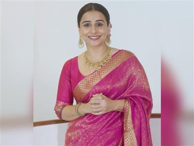 नेशनल हैंडलूम डे पर विद्या बालन ने हथकरघा परंपरा को किया सलाम, कहा-'हर साड़ी कहती है अपनी अनोखी कहानी'