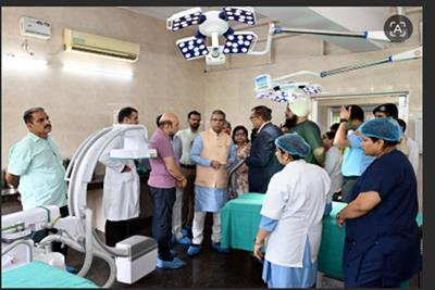 राज्यपाल ने अस्पताल की सुविधाओं का किया निरीक्षण, मरीजों से भी की बातचीत