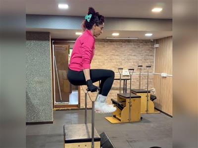 गौतमी कपूर ने शेयर किया वर्कआउट वीडियो, बोलीं- 'शरीर के साथ ध्यान की भी परीक्षा'
