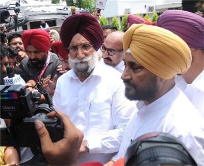ਪੰਜਾਬ ਕਾਂਗਰਸ 'ਚ ਹਲਚਲ, ਰੰਧਾਵਾ ਦੇ ਘਰ ਹੋਈ ਵੱਡੀ ਮੀਟਿੰਗ